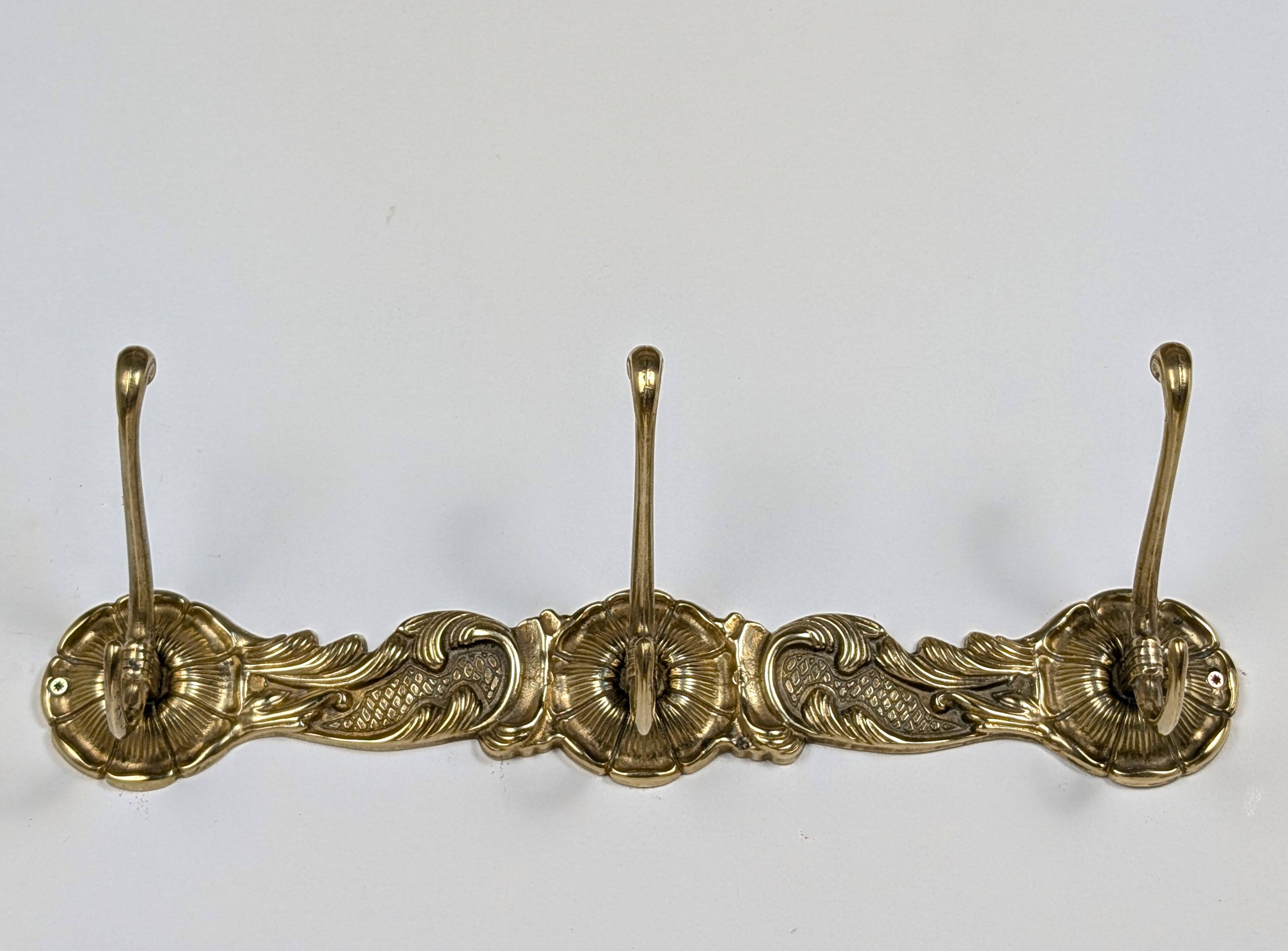 Wall-mounted coat rack