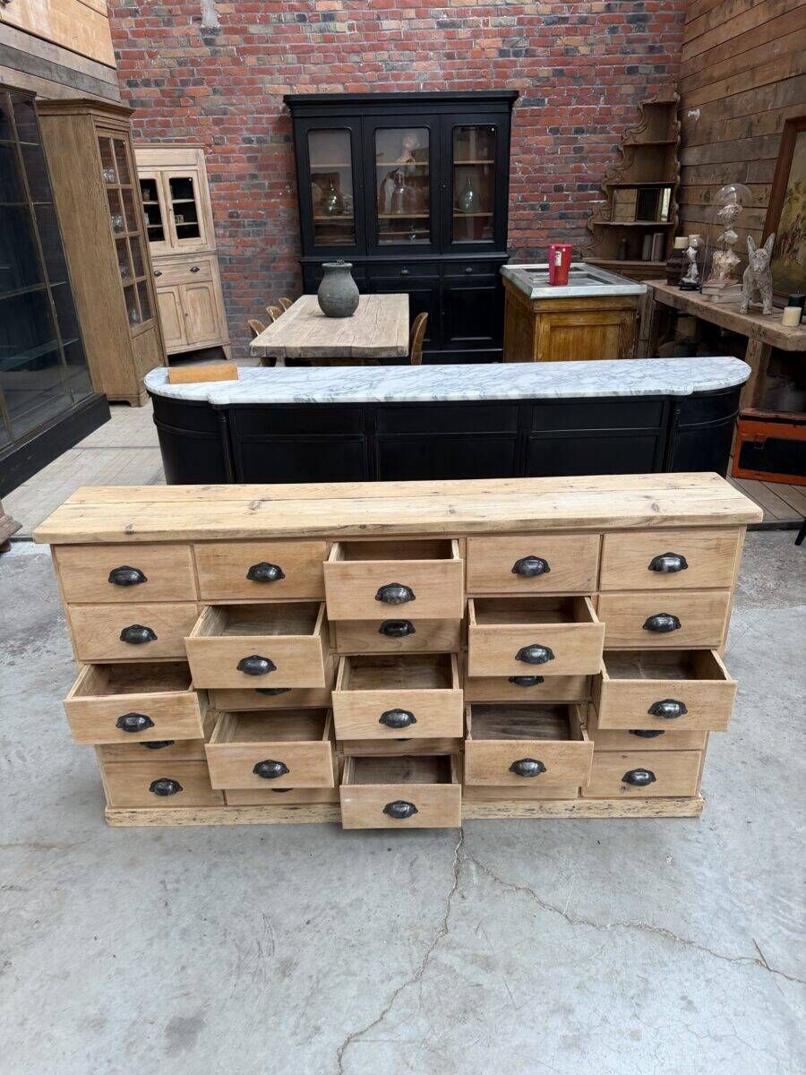 Workshop furniture in beech from the early 20th century.