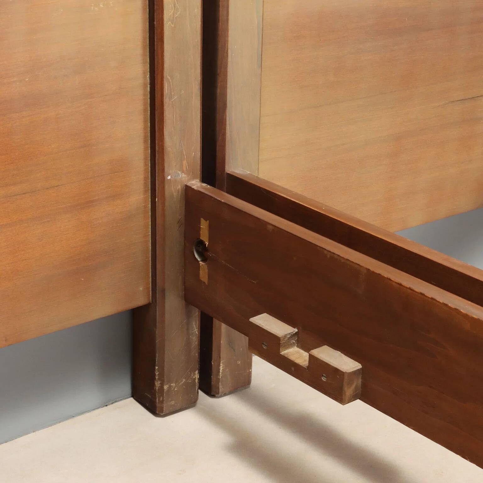 Pair of vintage single beds in the style of L. Caccia Dominioni, 1960s.