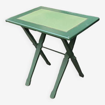 Folding table