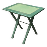 Folding table