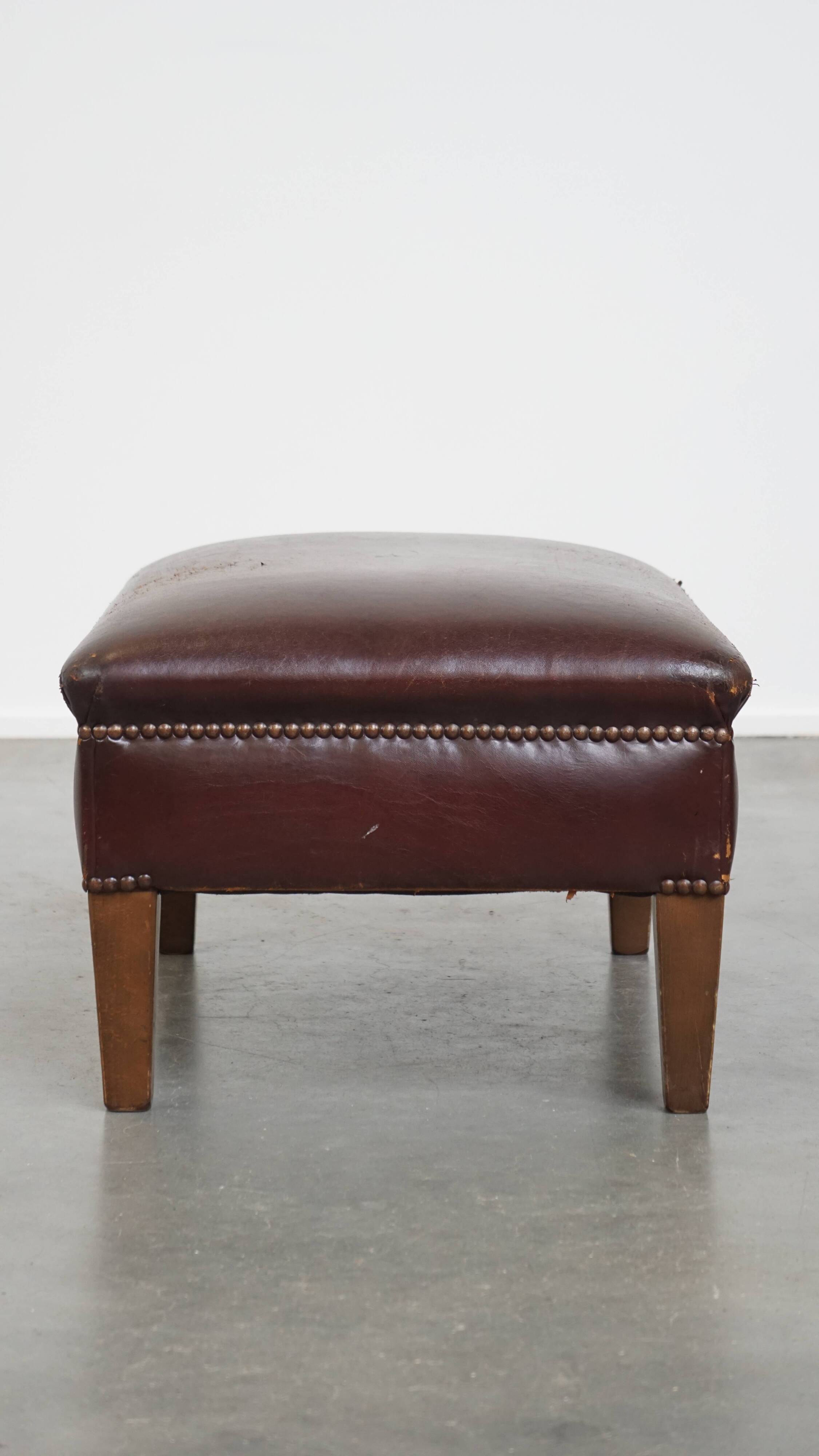 Ottoman vintage en cuir de mouton