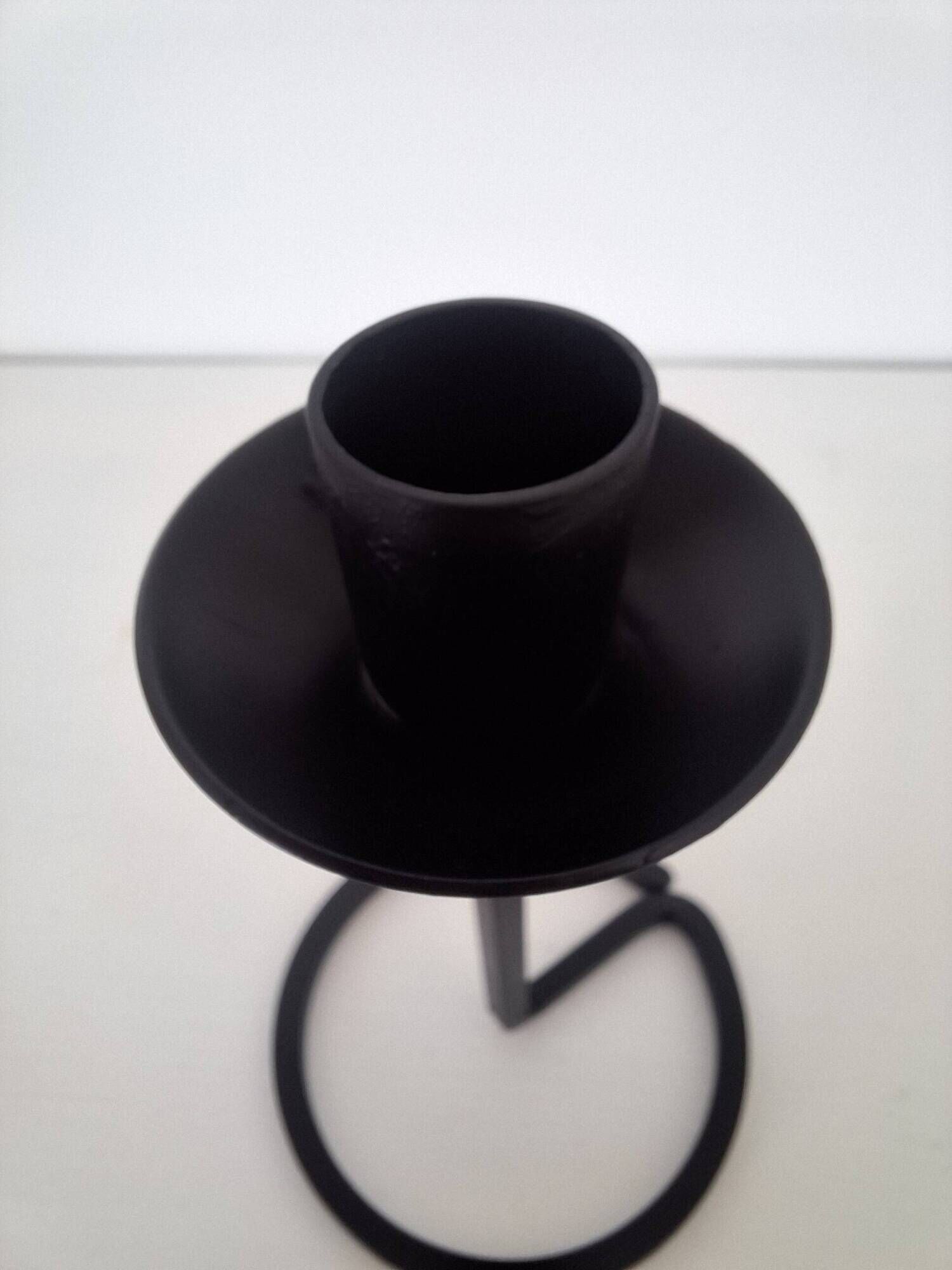 Bougeoir en fer forgé noir