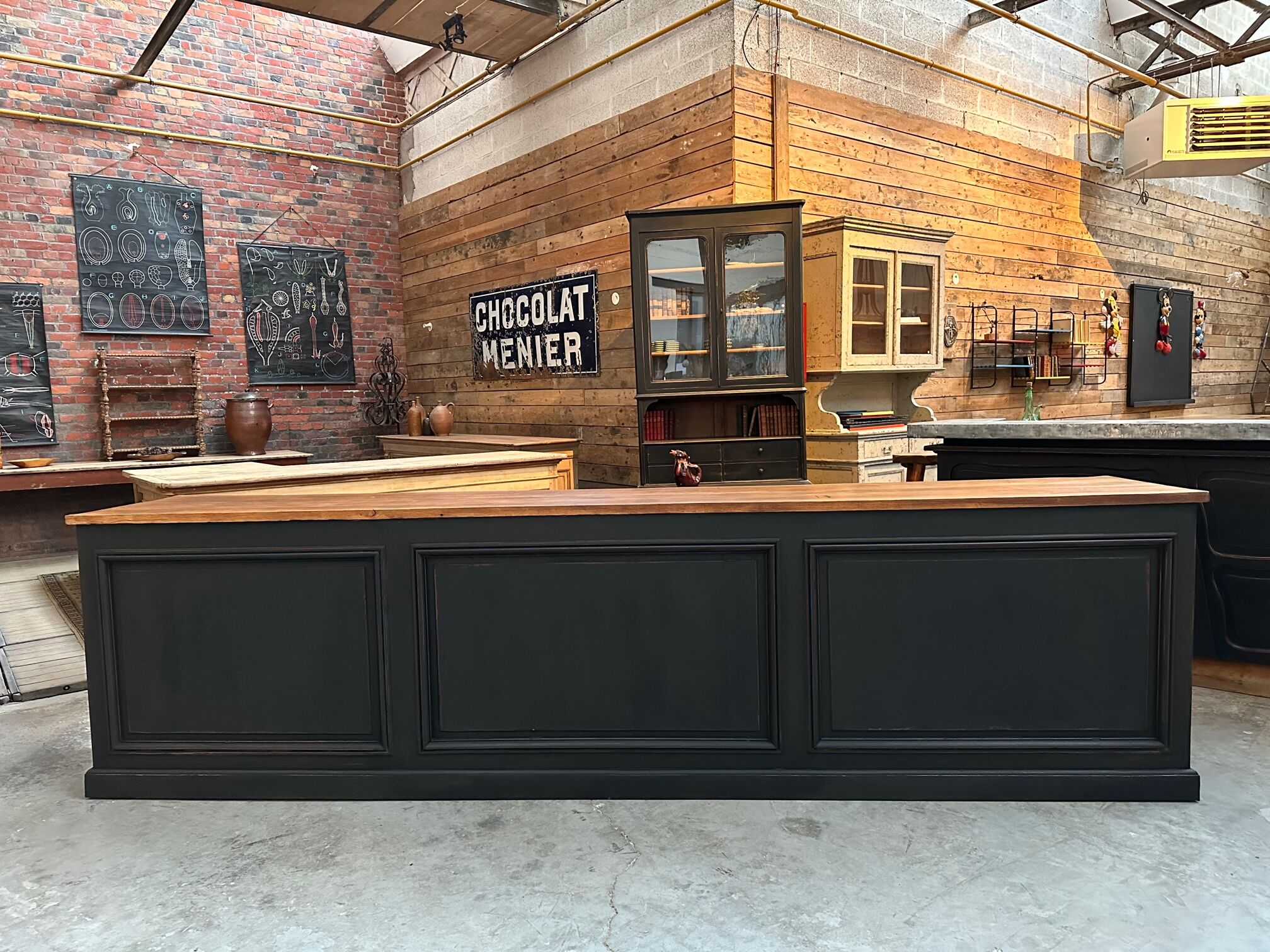 Counter early twentieth oak