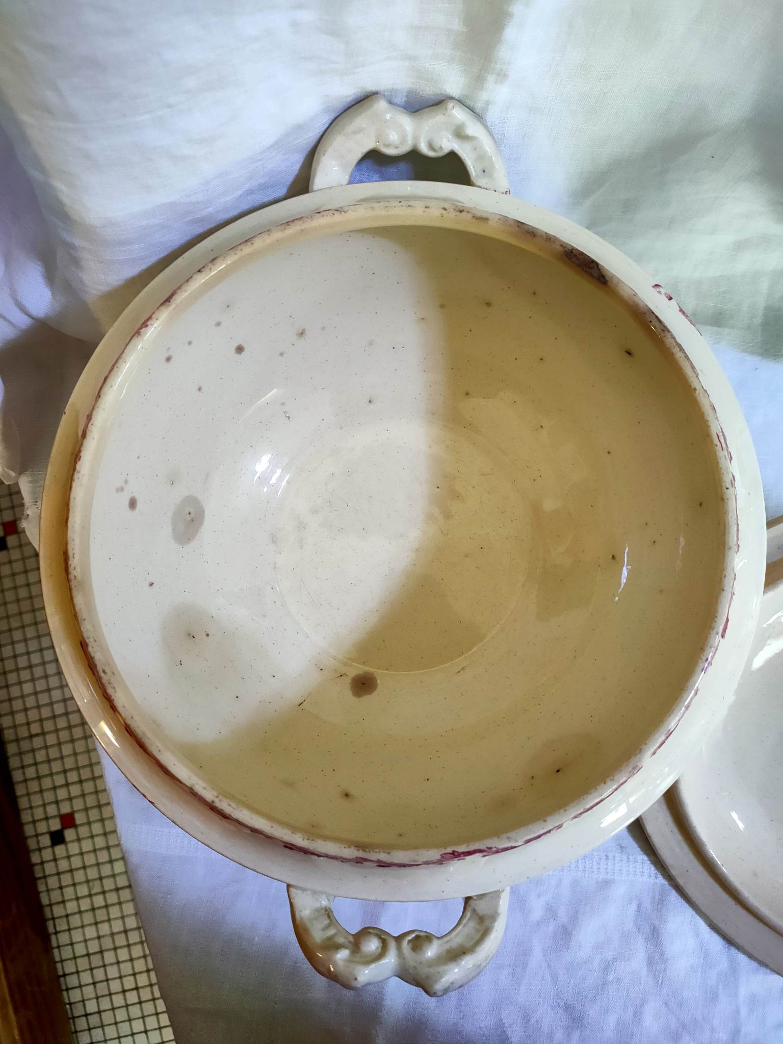 Earthenware tureen of Gien decoration Cactus