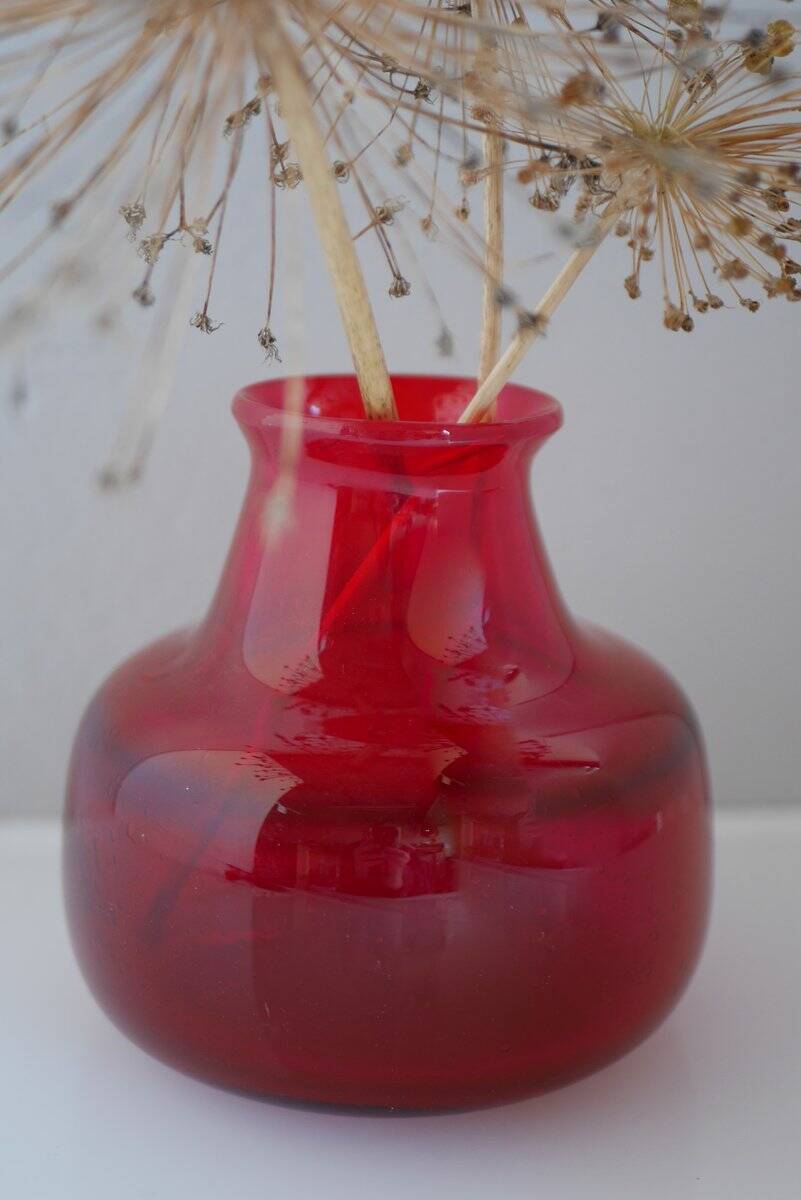 Red glass vase by Erik Höglund for Bodafors, 1960s