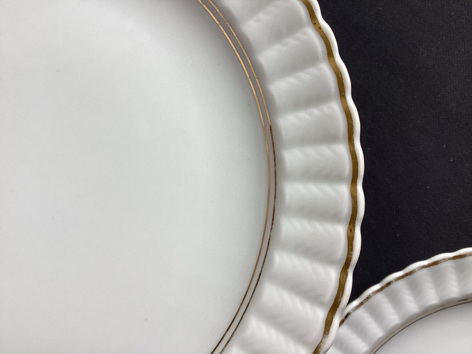 Lot de 12 anciennes assiettes à dessert porcelaine B &Cie
