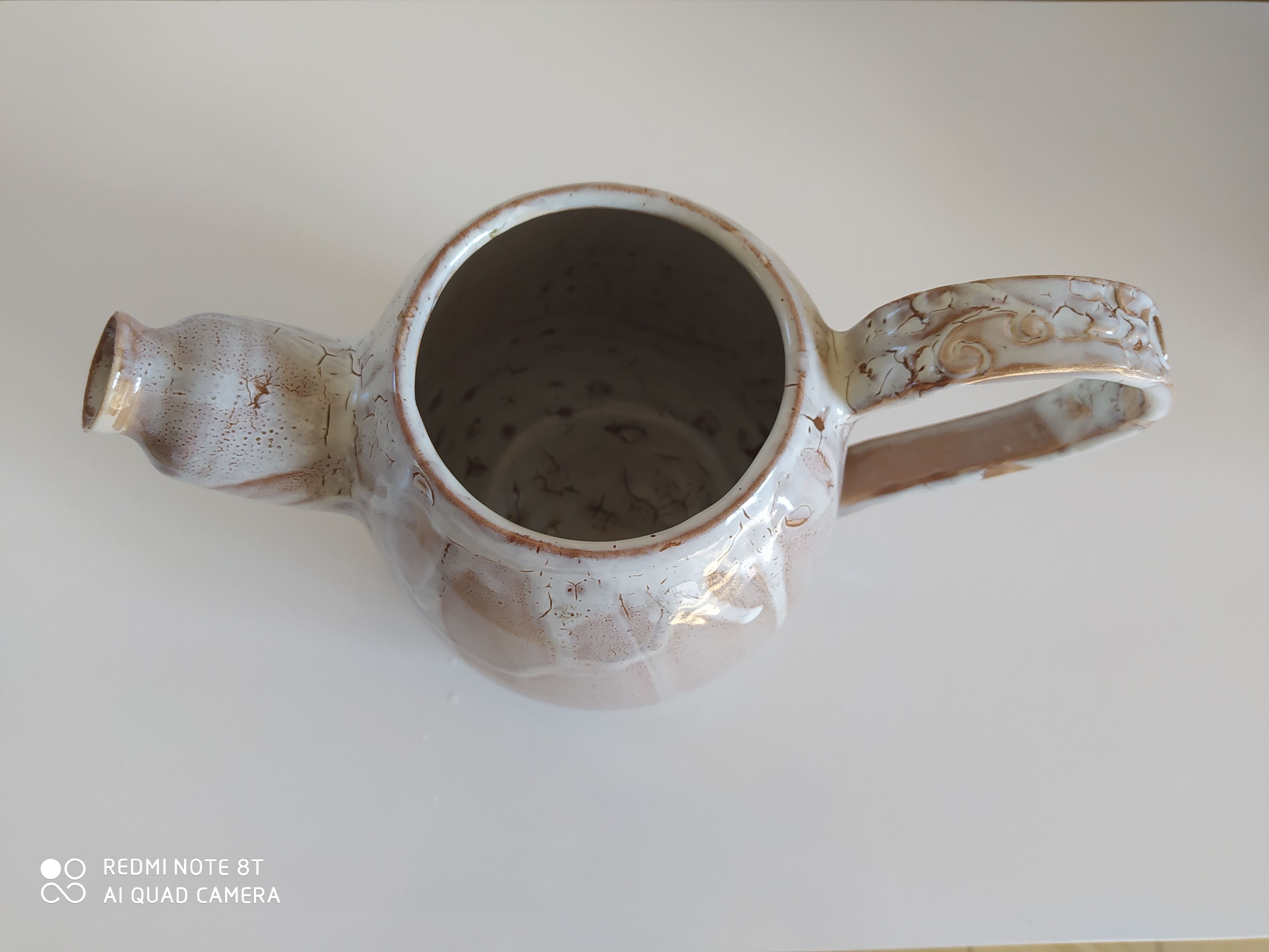 Verseuse en terre cuite blanche