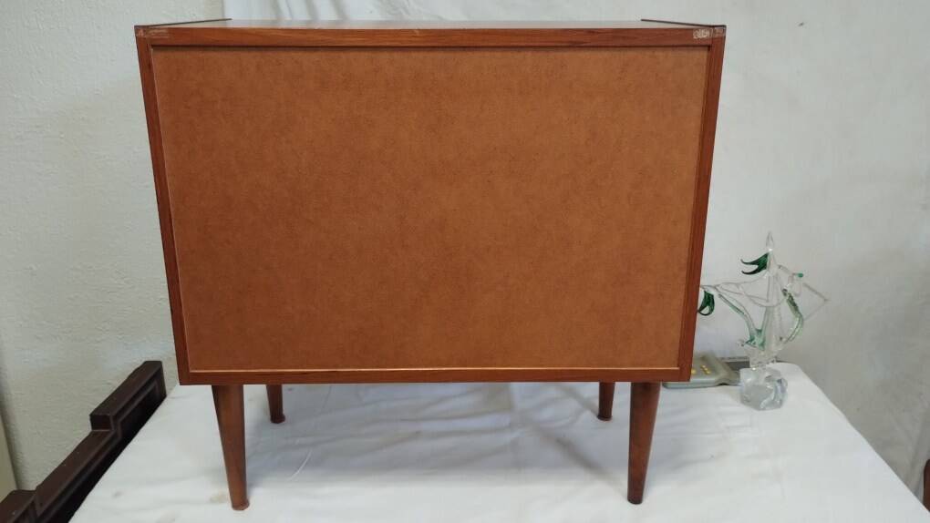 Small Scandinavian teak chest of drawers or bedside table from the 60s