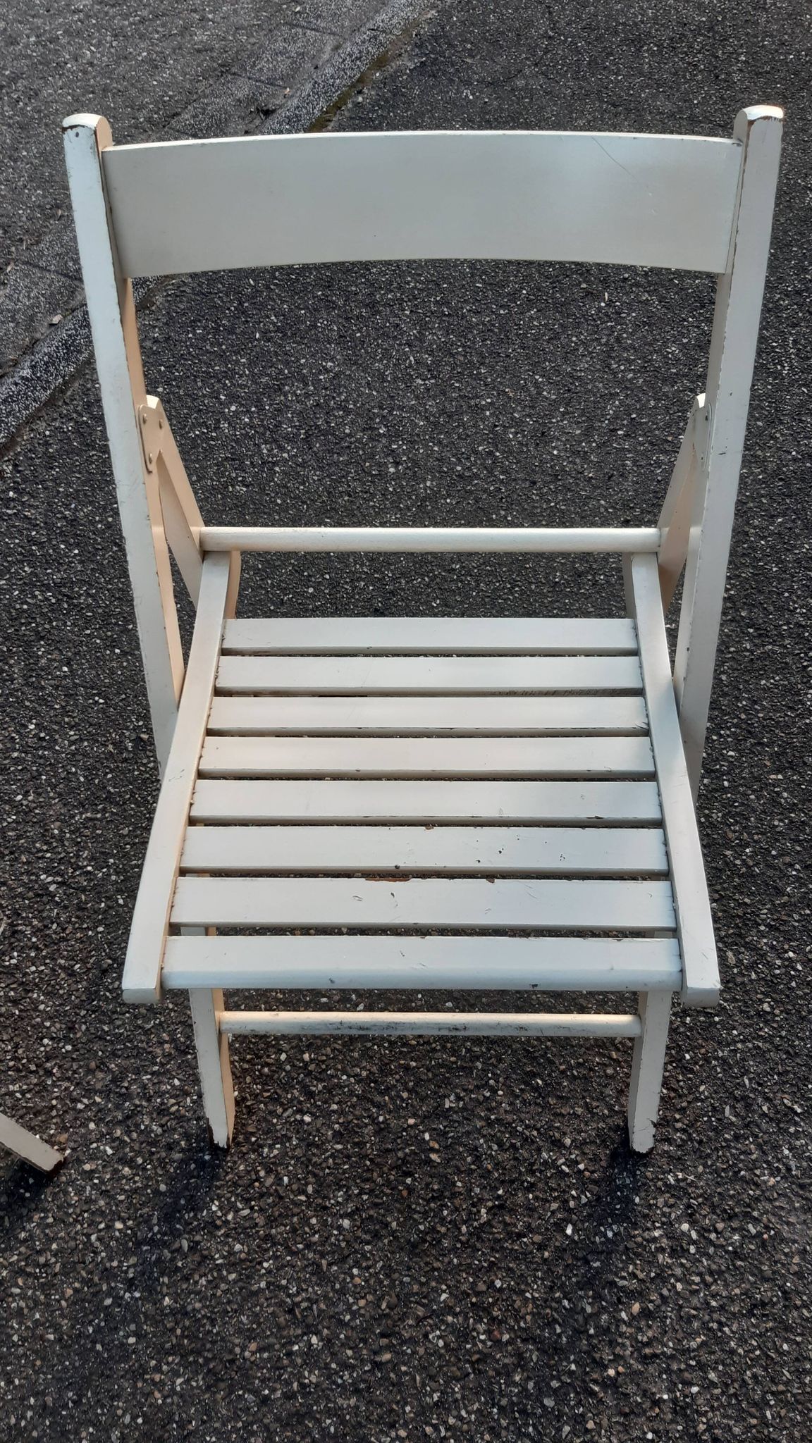 Set of 4 vintage folding chairs.