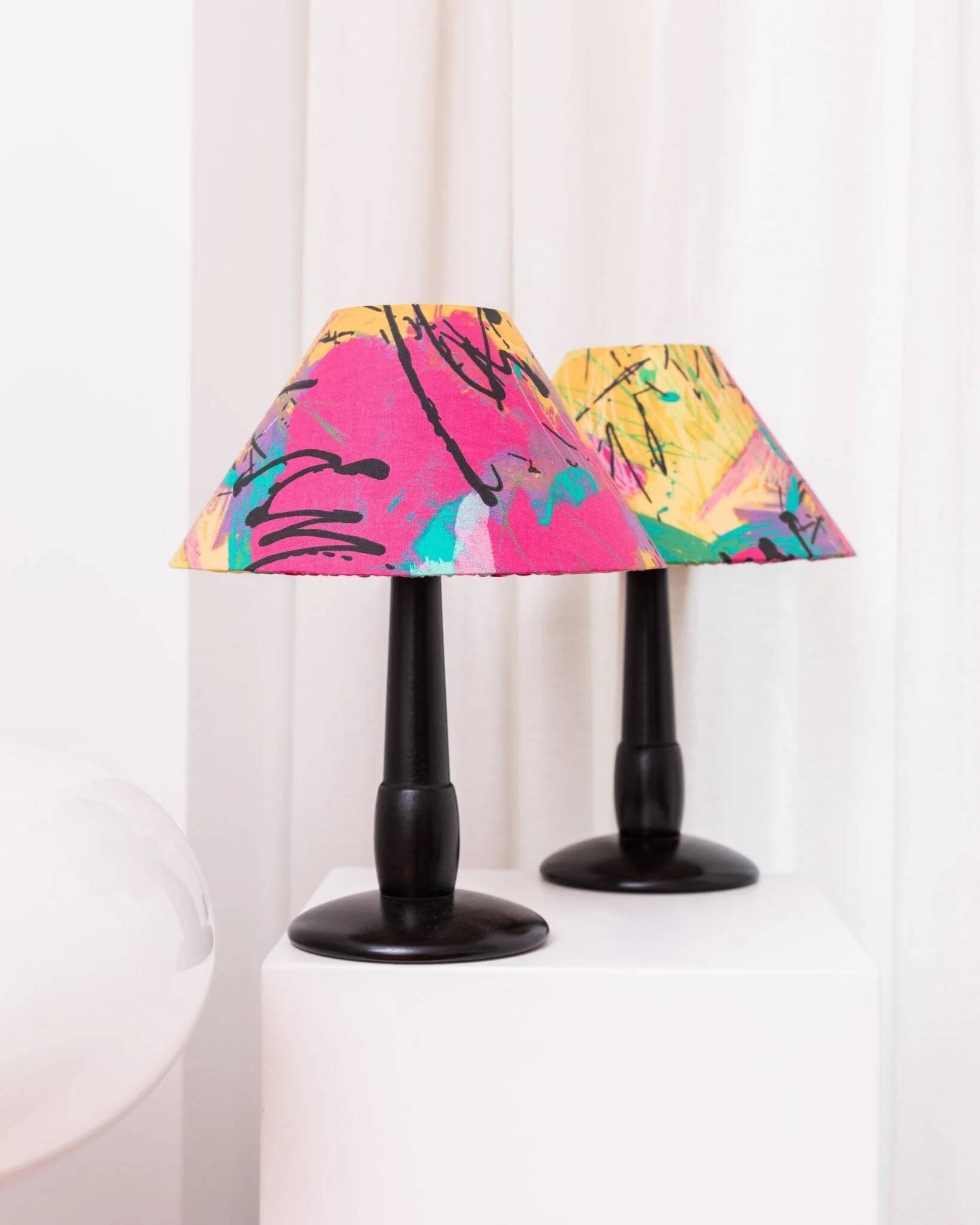 Pair of Memphis Pop Art Table Lamps, Multicolored Fabric Shades, Black Lacquered Bases - Belgian Massive, 1980s