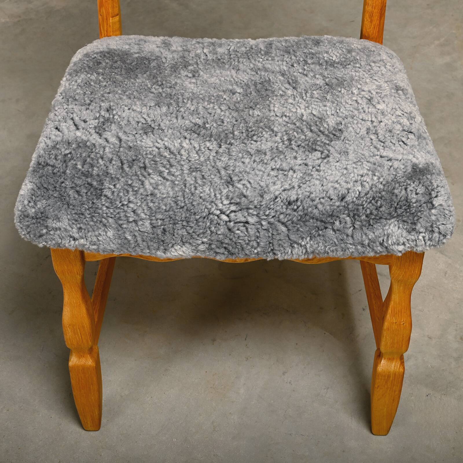 Ensemble de 6 chaises de salle à manger Razorblade en laine d'agneau et chêne de Henning Kjærnulf