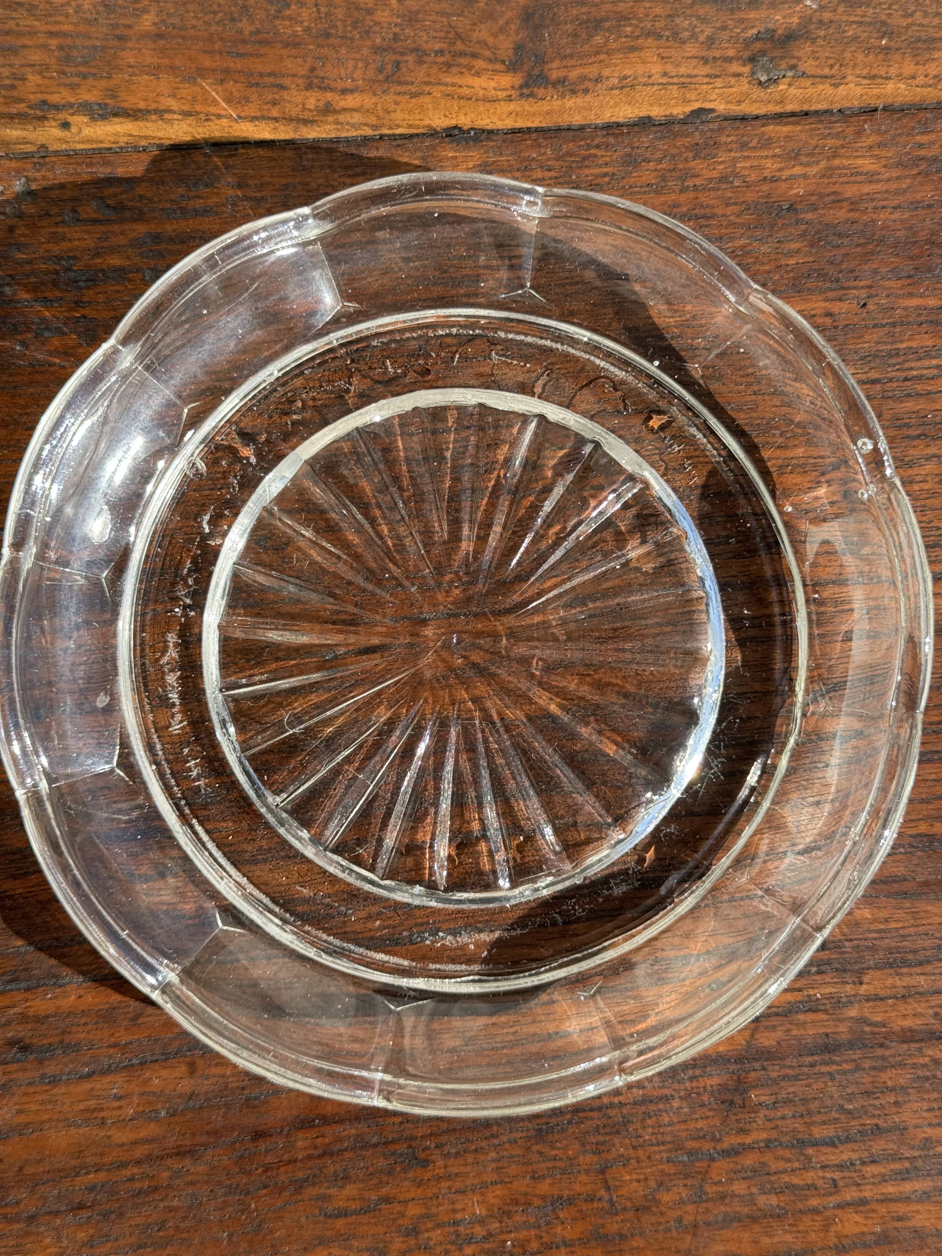 Cendrier vintage en verre moulé en forme de fleur D14 H2,5