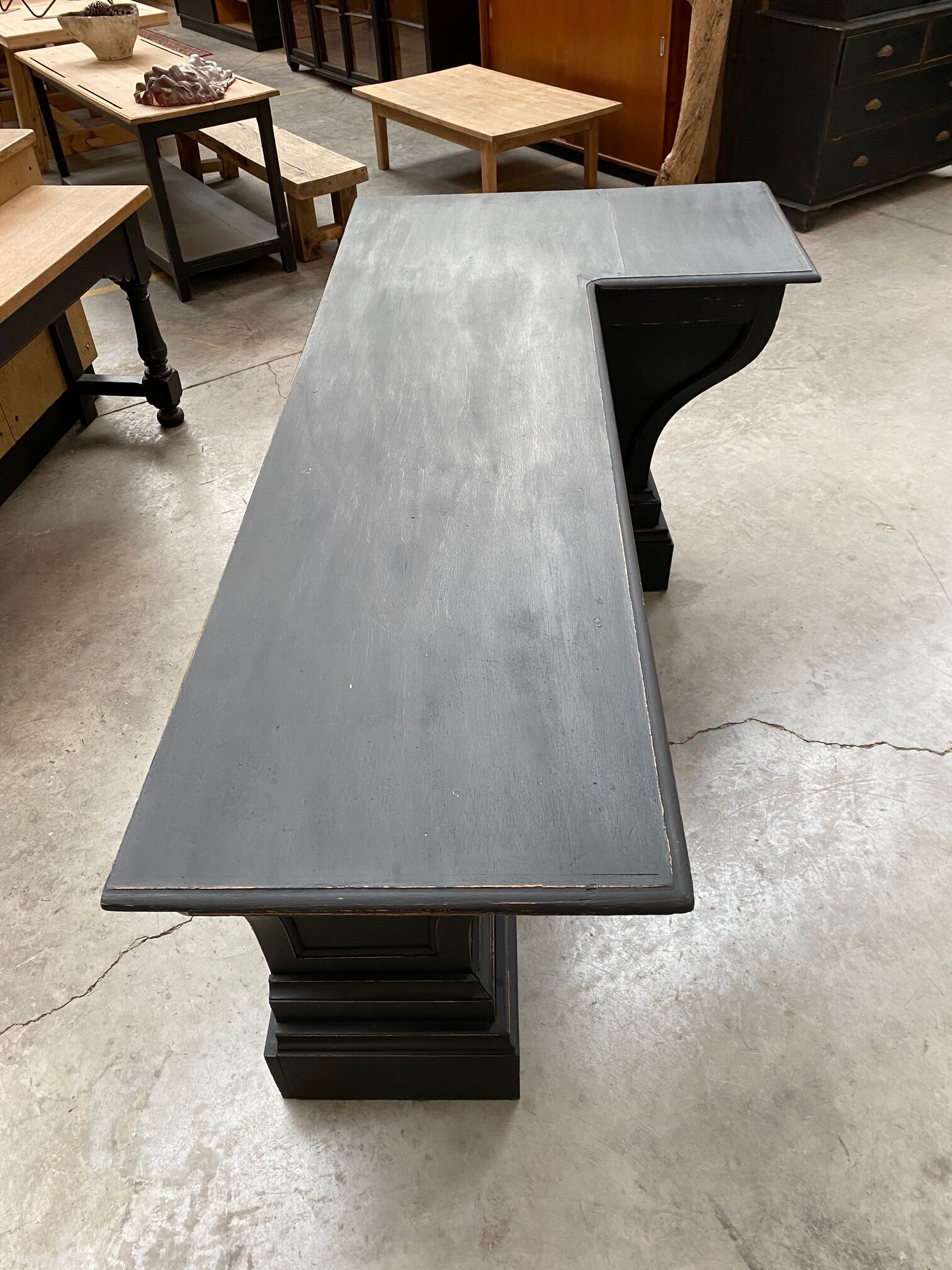 XXth middle corner counter