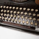 Typewriter continsouza 20s