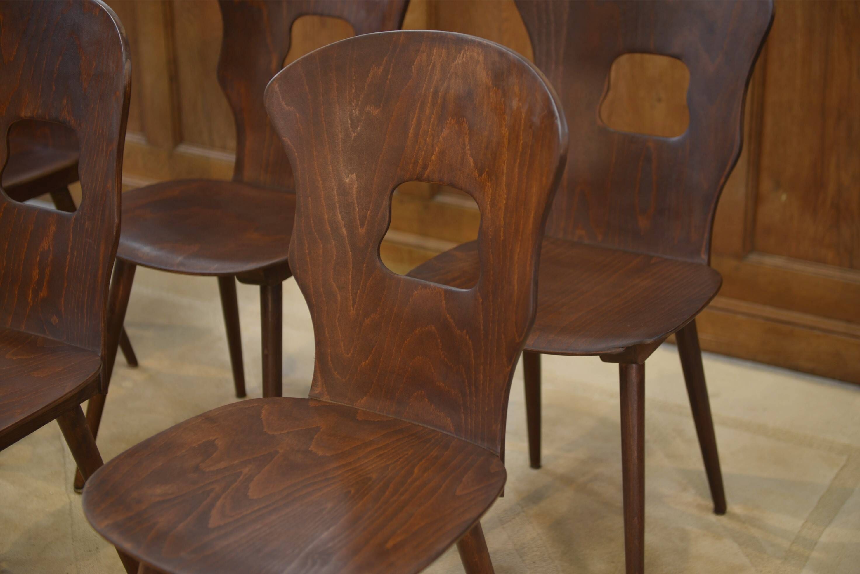 Ensemble de 8 chaises Baumann modèle “Gentiane” Henri Julien 1960’s