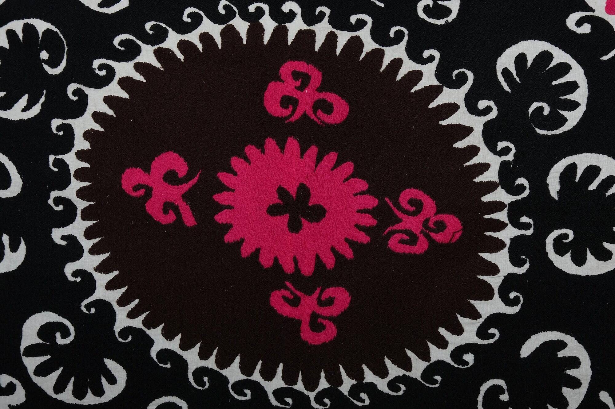 Vintage hand-embroidered tablecloth 125x158 cm
