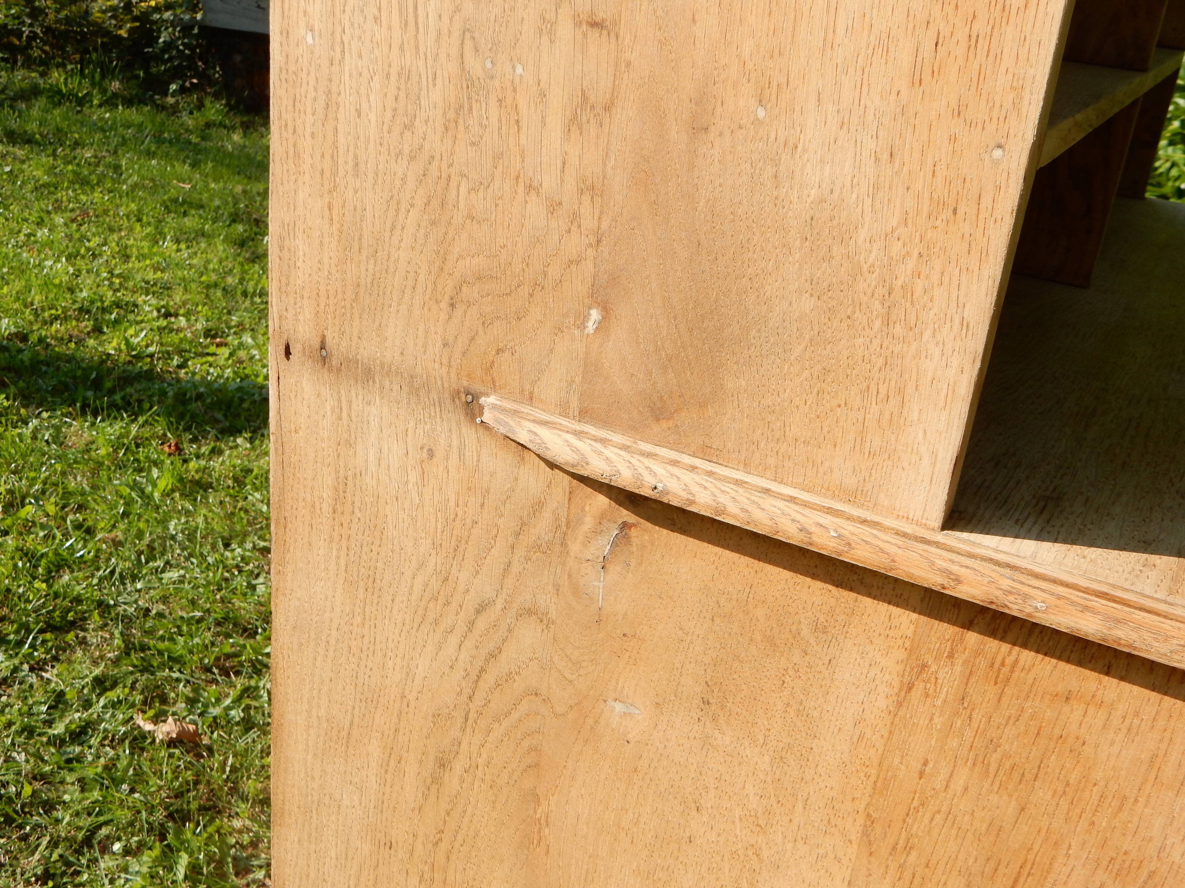 Superbe ancien meuble de métier à casiers et placard en chêne massif