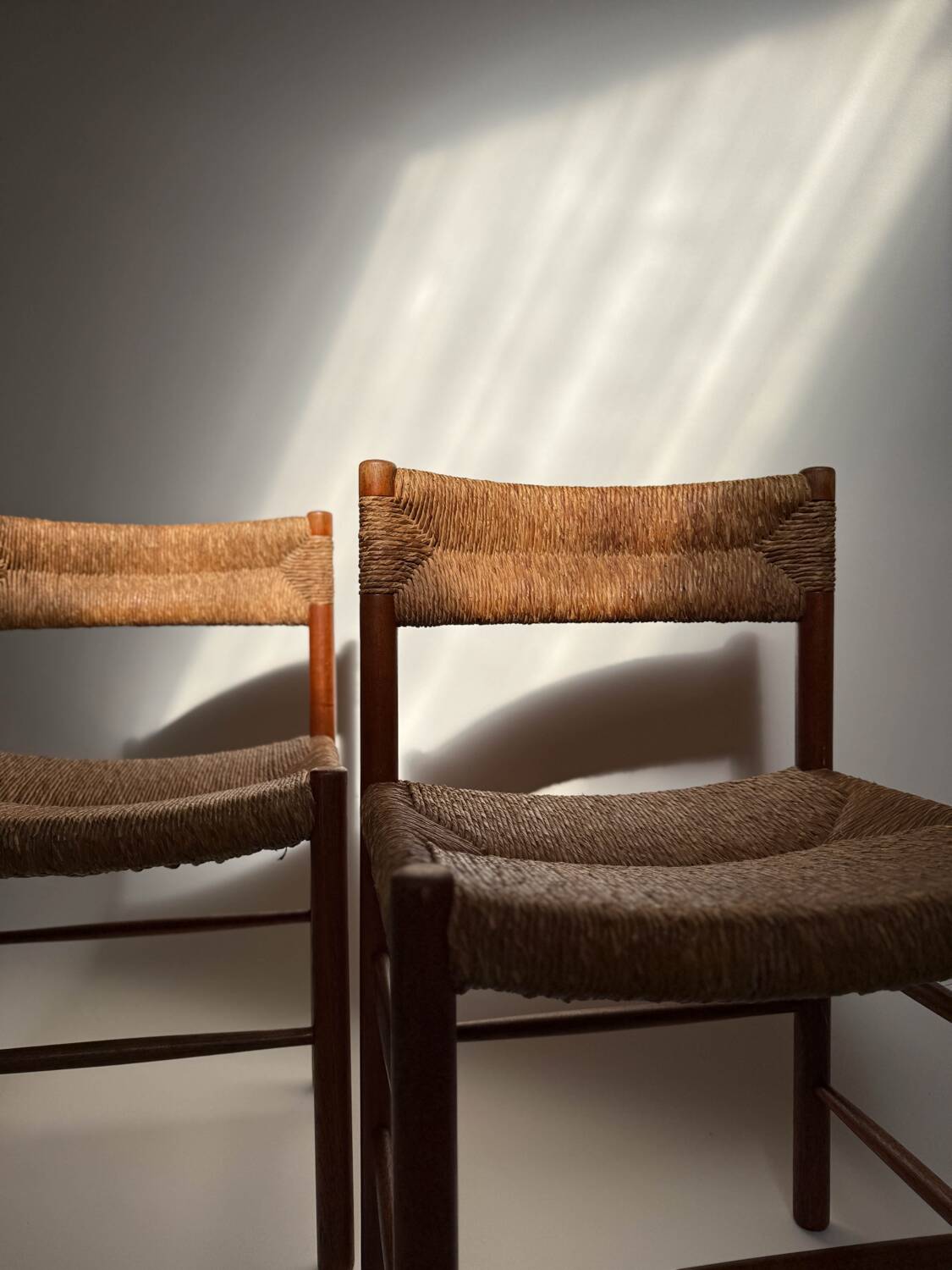 Lot de 5 chaises Charlotte Perriand modèle Dordogne