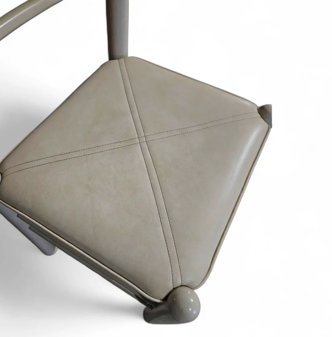 5 chaises de salle à manger / cadre en bois gris clair / siège en cuir / Allemagne années 1970 / étiqueté "ideen für kuchen - innenarchitektur"