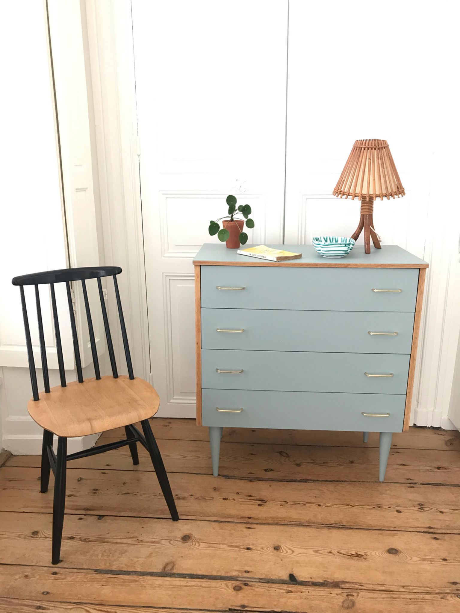 Vintage chest of drawers 4 drawers Almond from Resources