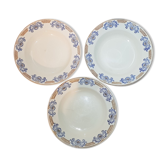 3 hollow plates of Longwy earthenware Chantilly service