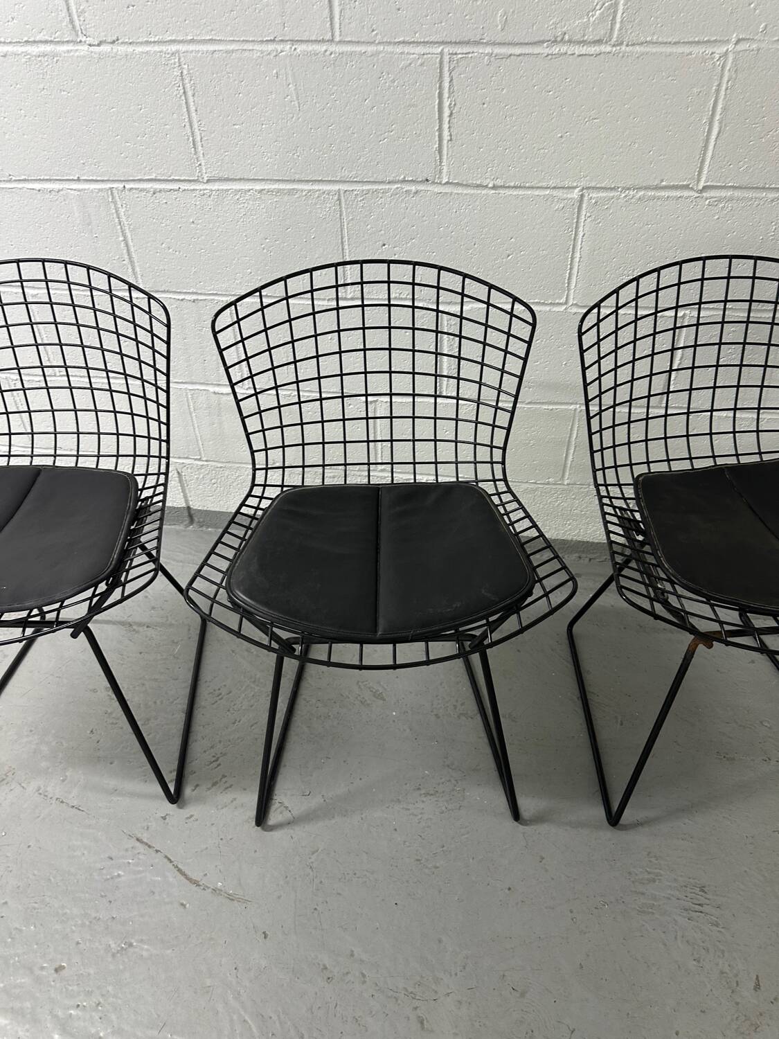 Set of 3 Bertoia Knoll International chairs circa 1960