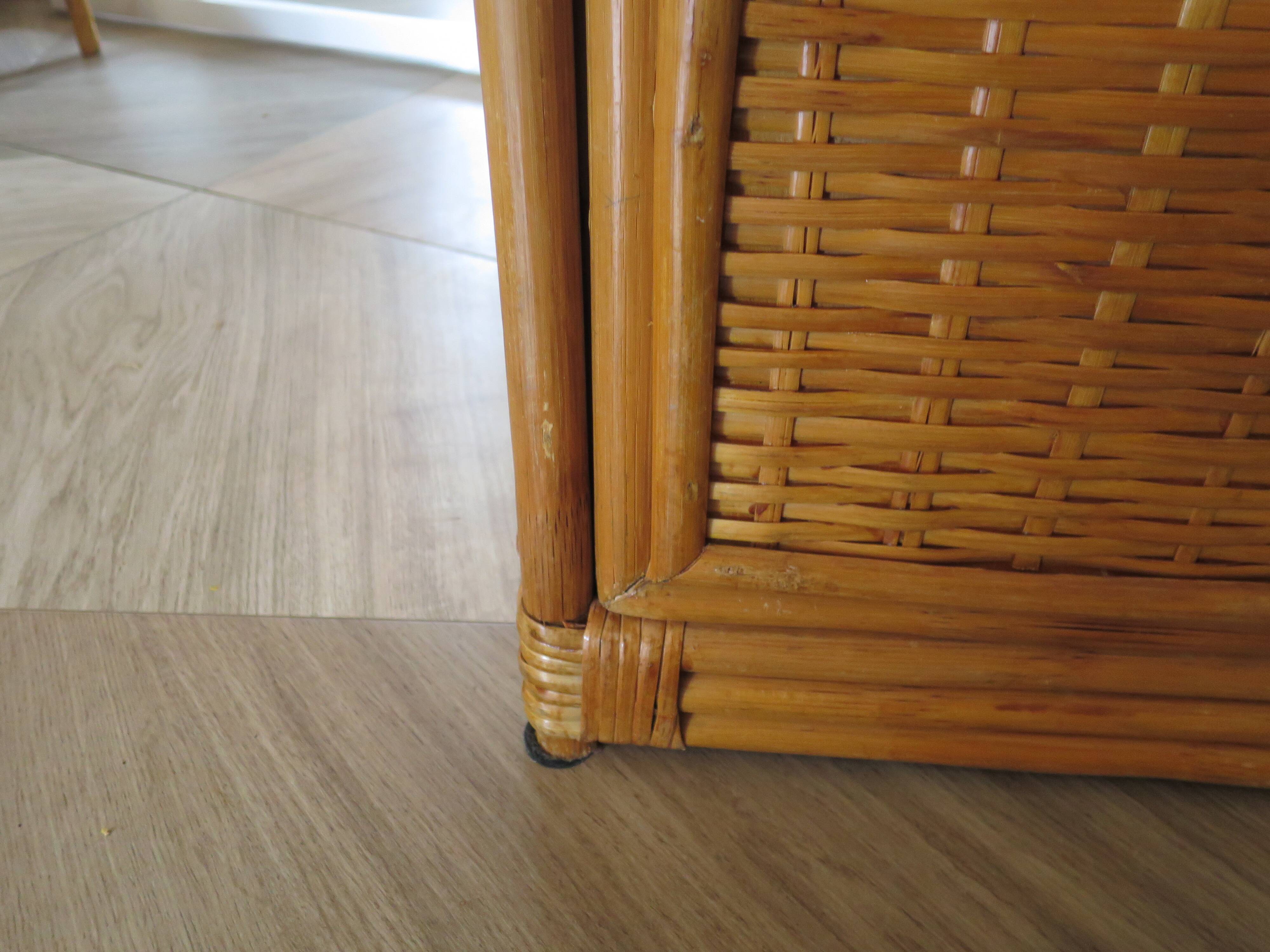 Storage column, wooden bookshelf and woven rattan.