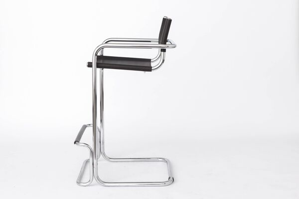 Tabouret de bar cantilever vintage, cadre en chrome, simili cuir noir, années 1990.