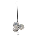 Lampe italienne chromée à trois globes en verre opalin – années 1970