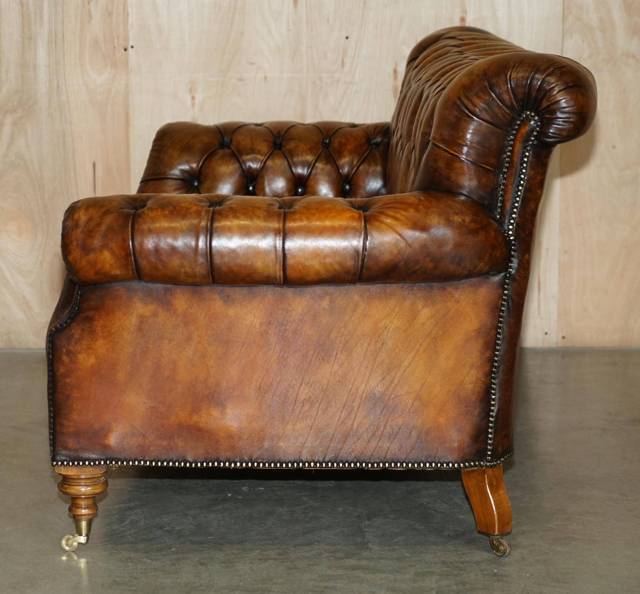 Canapé Chesterfield victorien en cuir serpentin teint à la main