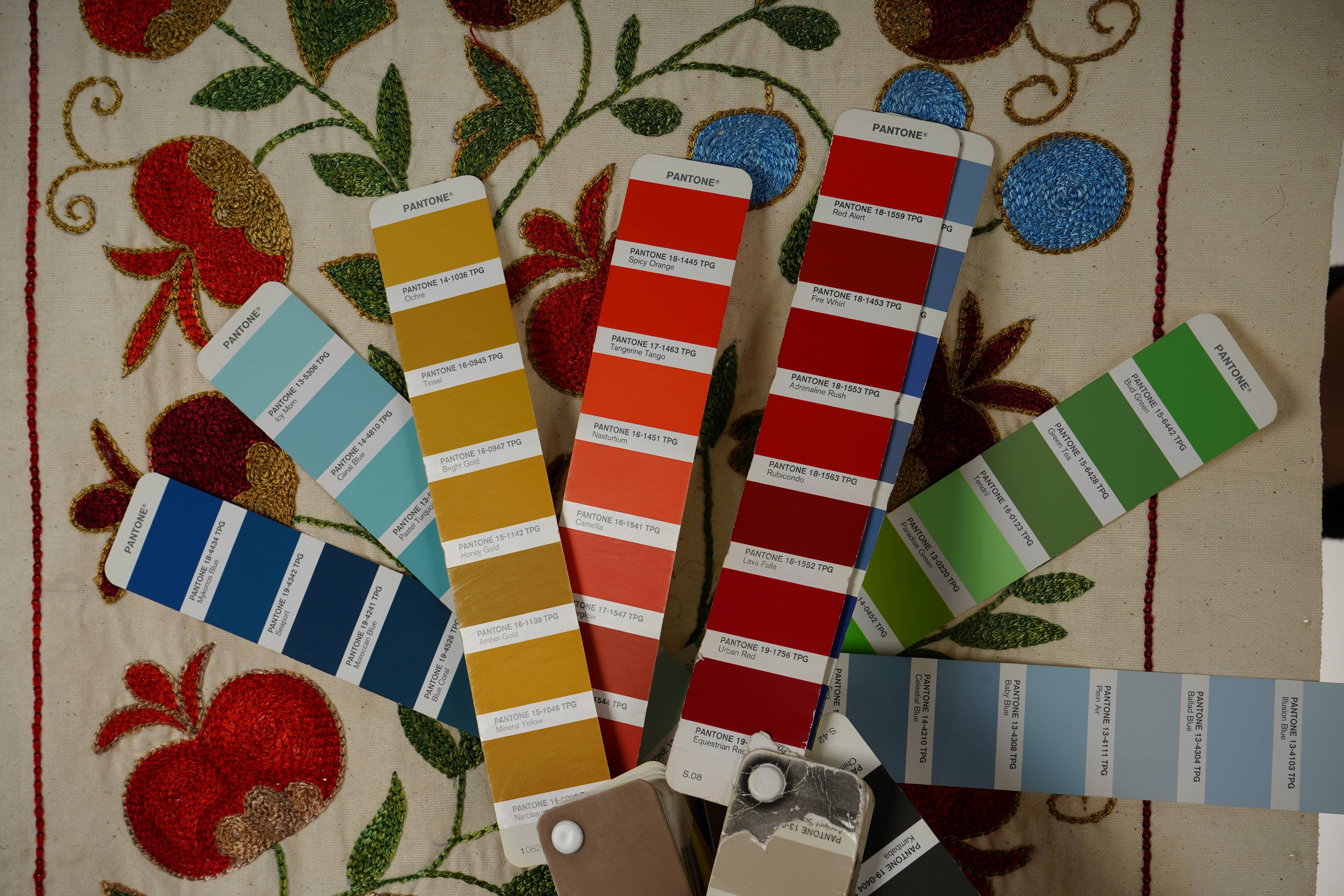 Vintage Turkish rug hand-knotted 50x95cm