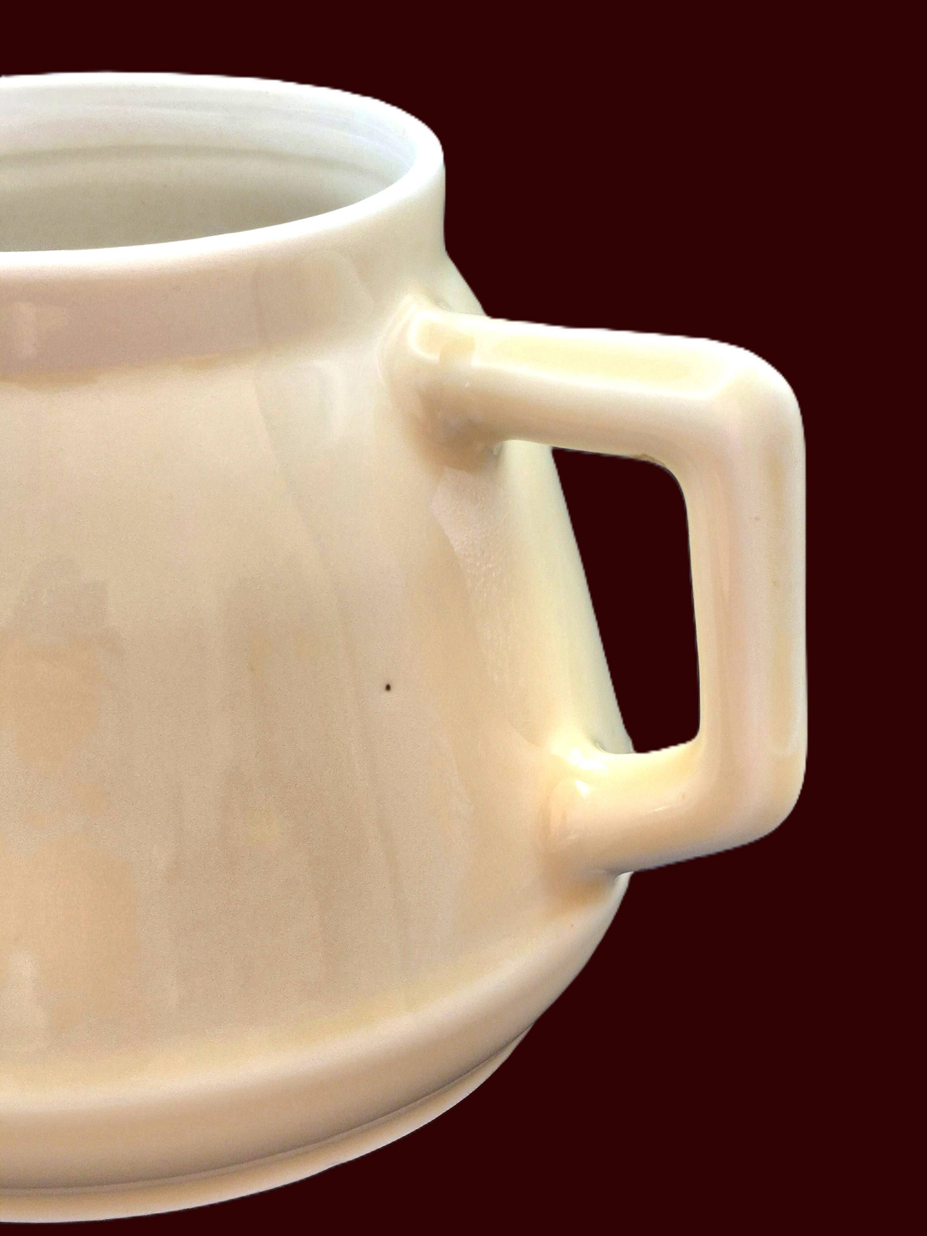 Vintage cream ceramic teapot – Authentic charm & chic country decor