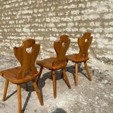Curva Cuore chairs in the style of zip lines