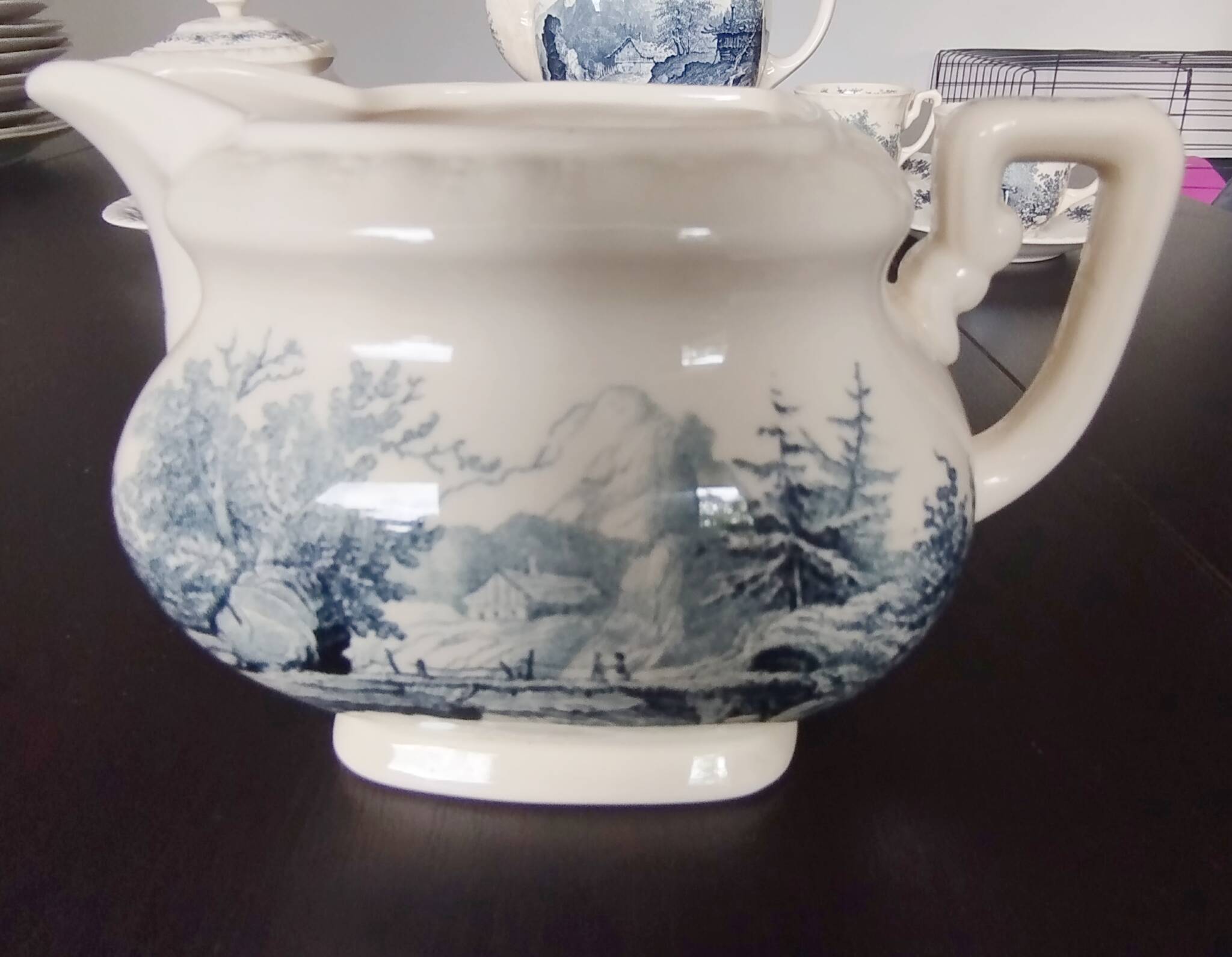 Coffee pot, milk jug, sugar bowl, 6 coffee cups and saucers.