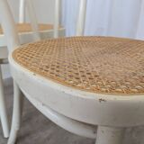 Ensemble de 6 chaises de salle à manger vintage de style Thonet : bois blanc et assise en cannage.