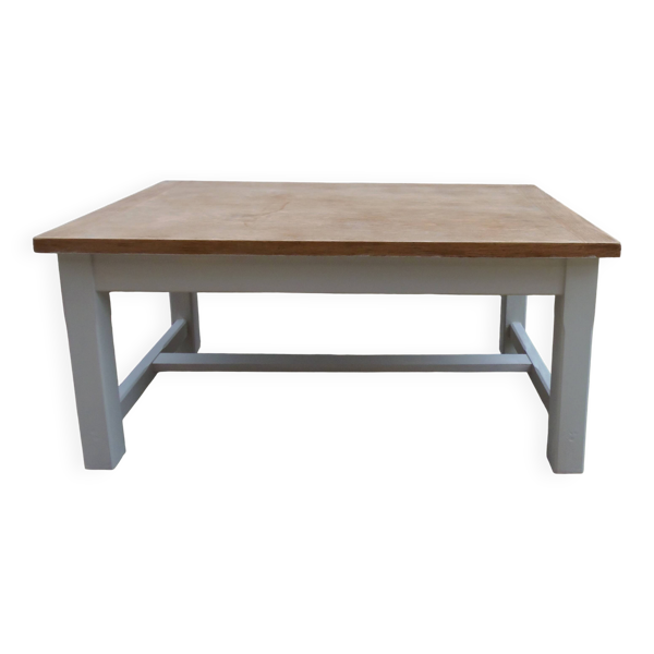 Table basse vintage en bois – esprit campagne chic.