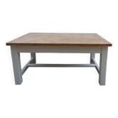 Table basse vintage en bois – esprit campagne chic.