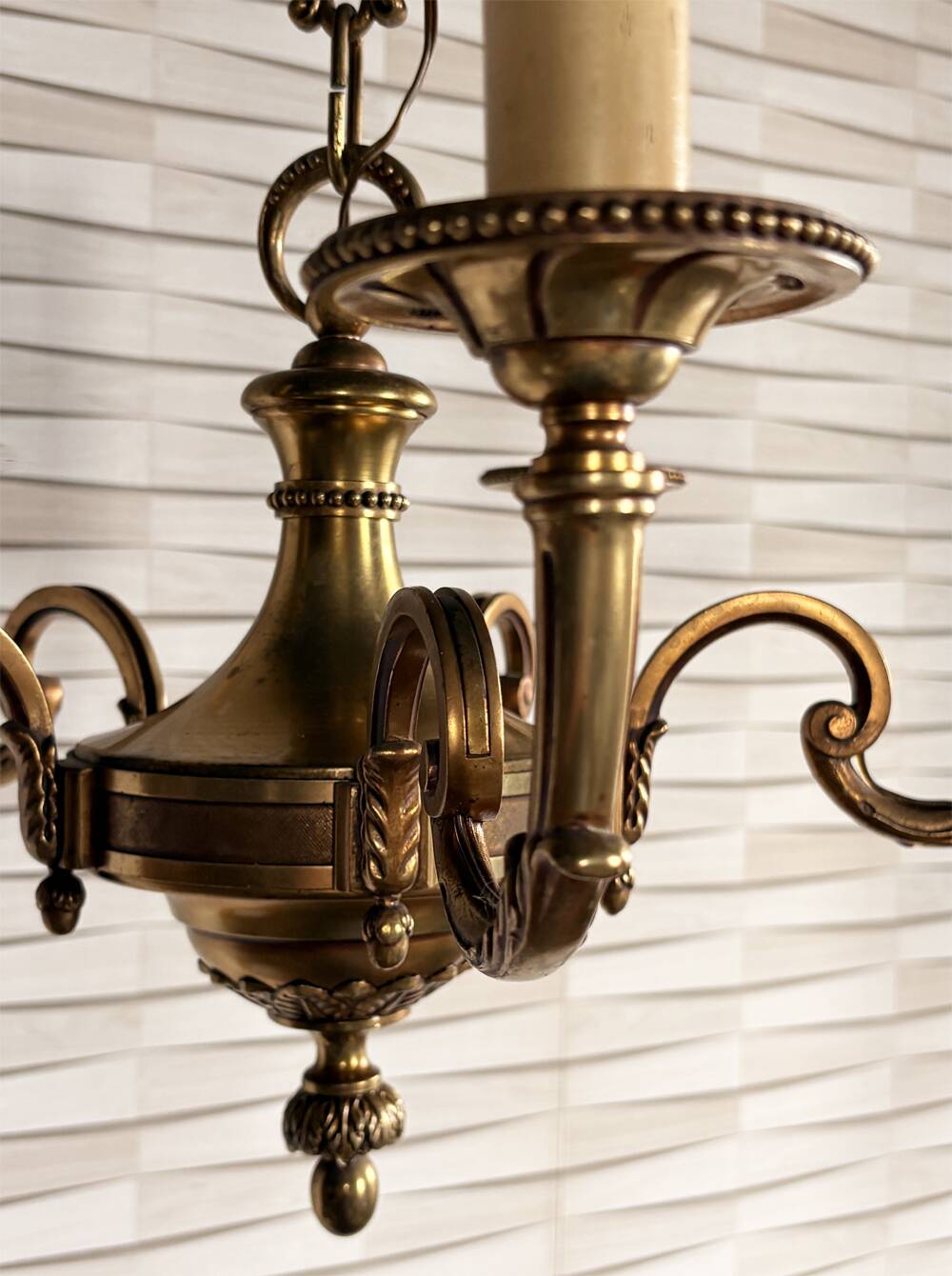Five-armed golden brass chandelier – neoclassical elegance, Louis XVI spirit.
