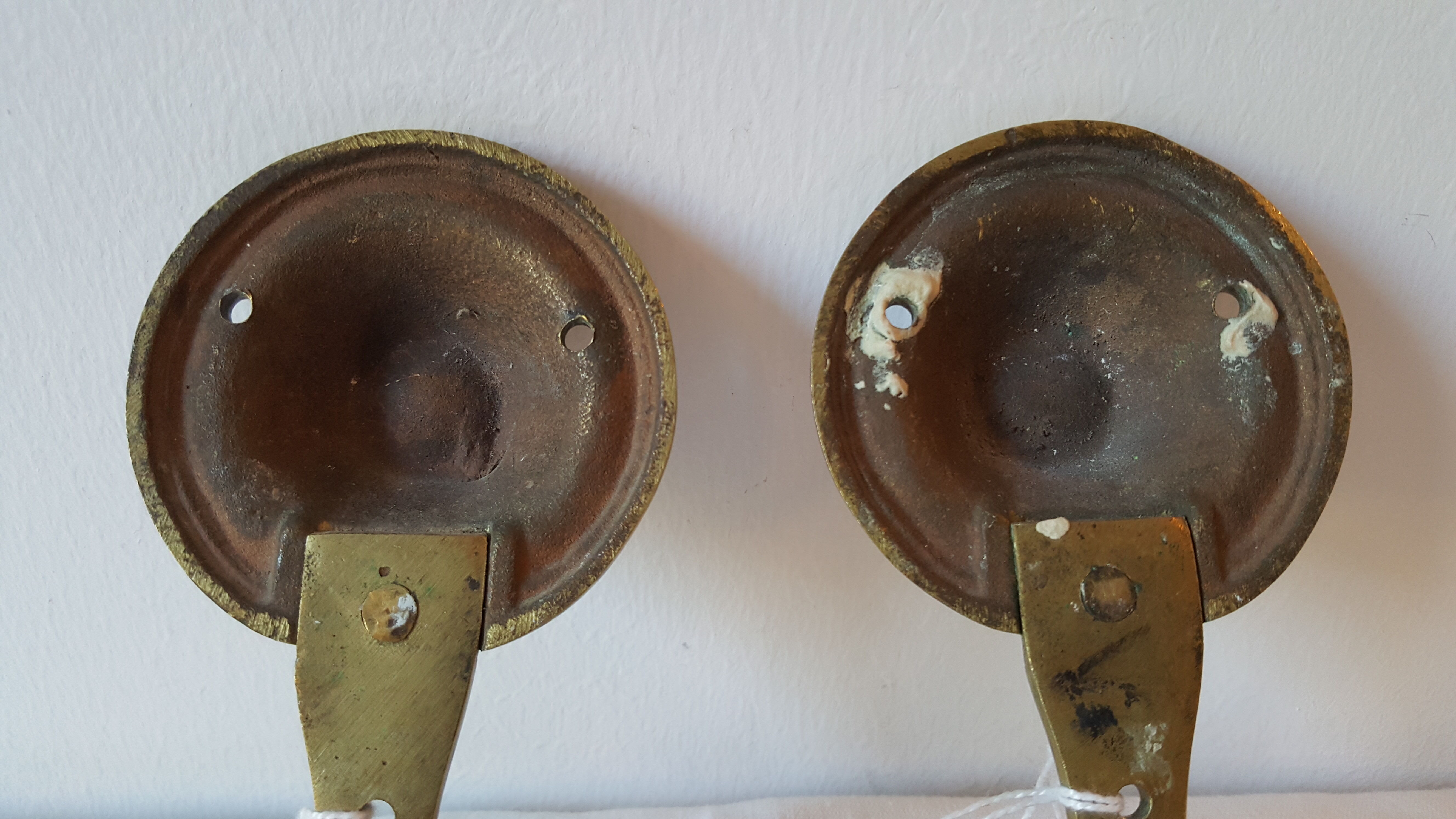 Brass patères