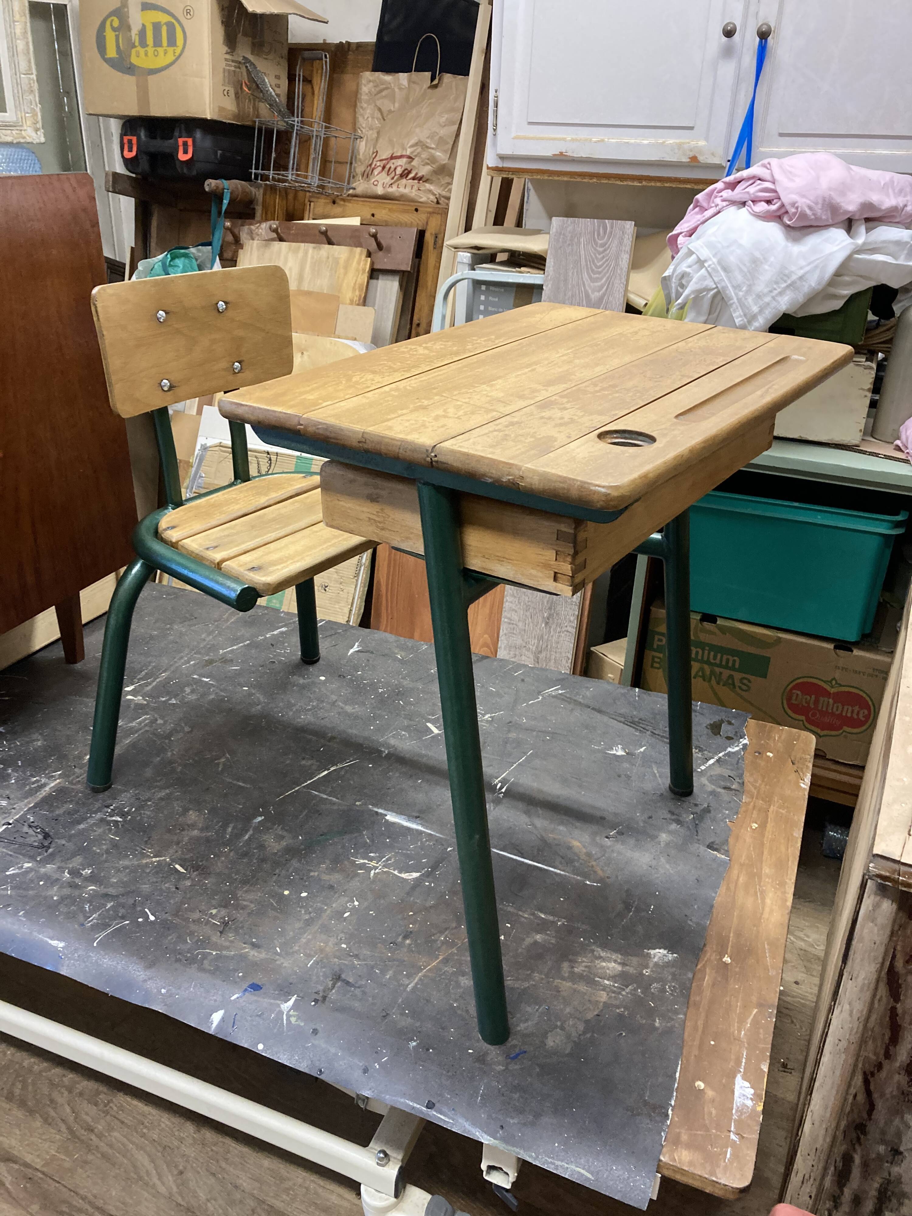 School desk RESERVED BHV