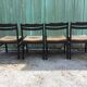Chaises en hêtre laquées noir à assises en tissu or a petits carreaux