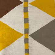 Tapis en tissé à motifs losanges et traits parallèles, 245x168 cm