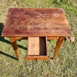 Spindle legs desk