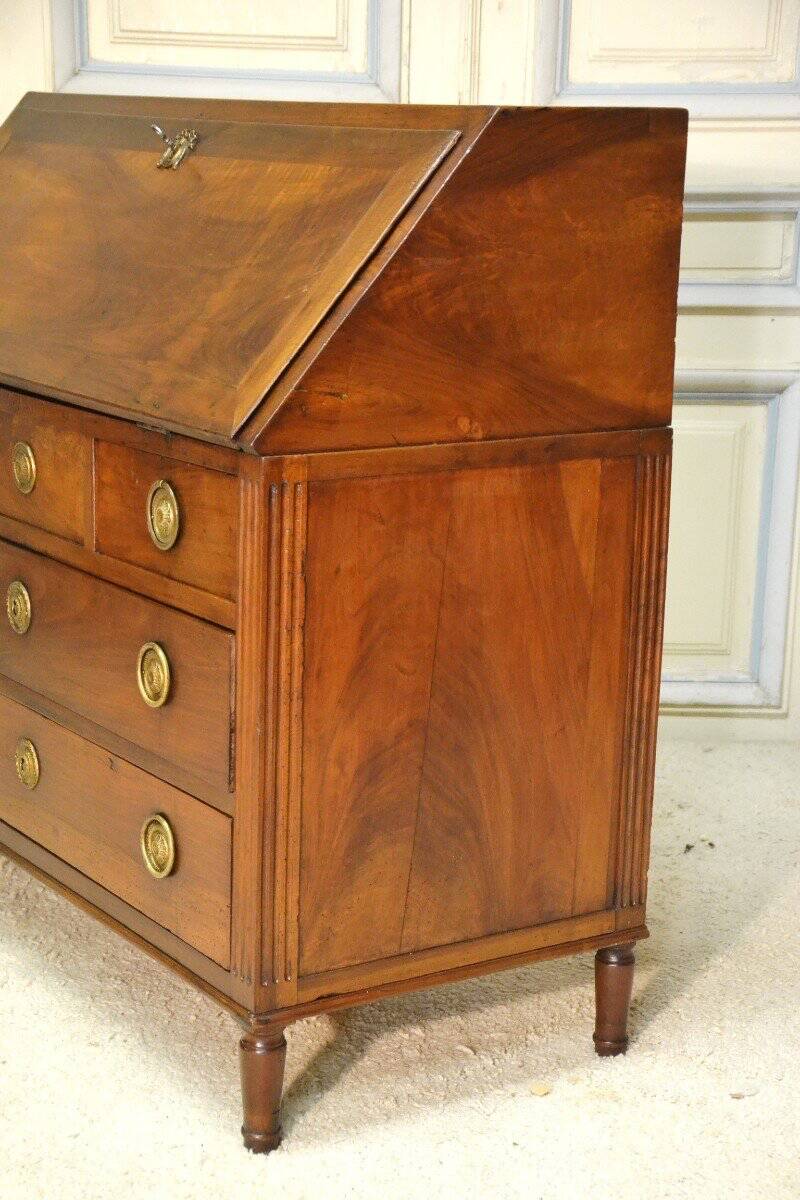 Bureau De Pente En Noyer d'époque Directoire