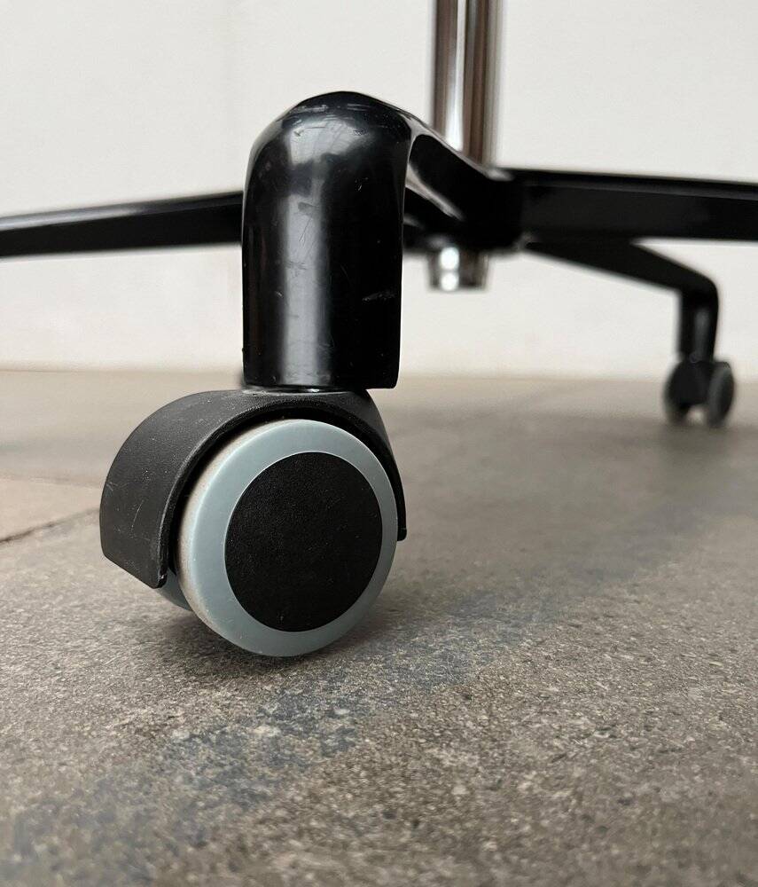 Vintage swivel office chair Supporto Series by Frederick Scott for Hille, 1970s