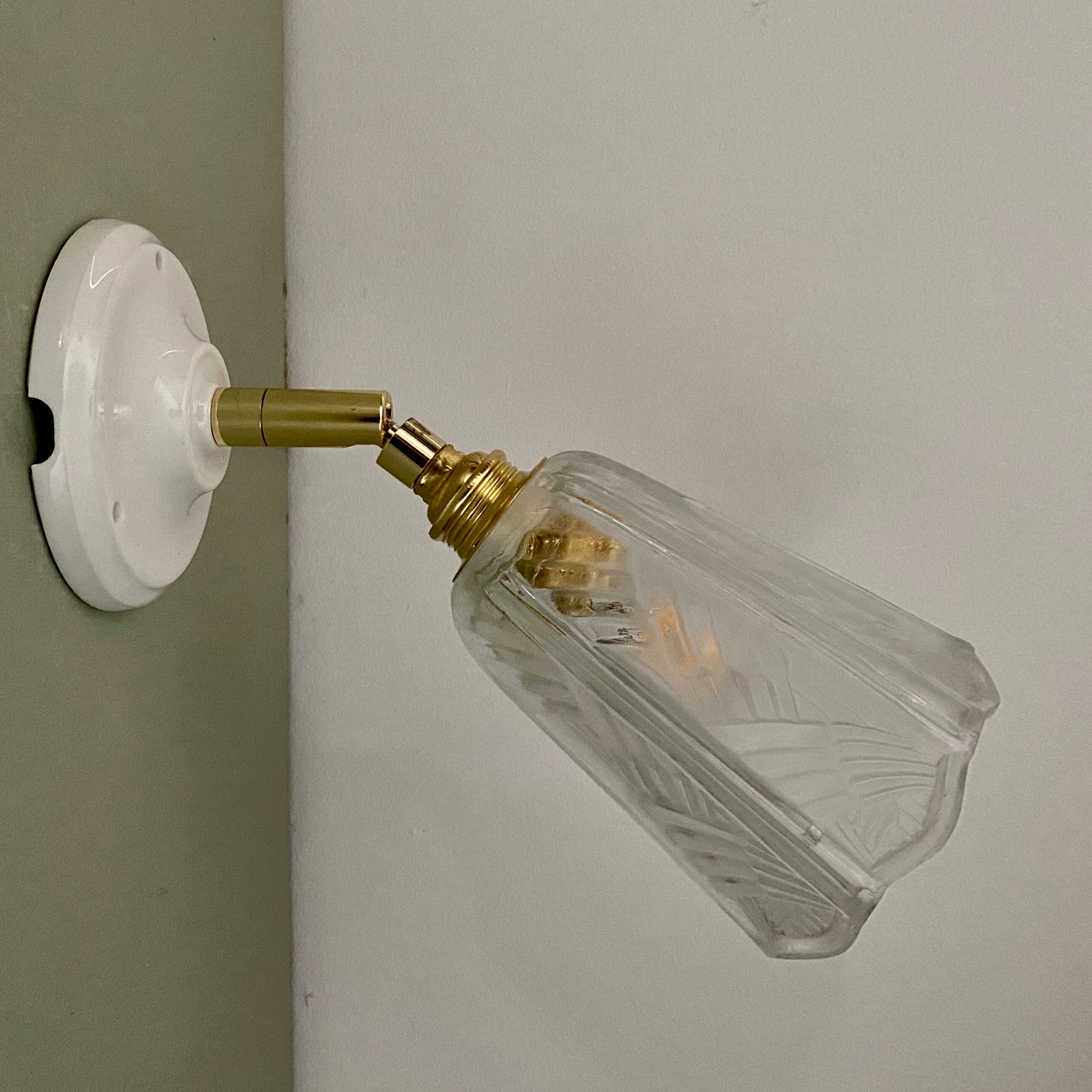 Vintage art deco tulip wall lamp in frosted glass