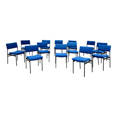 13 chaises vintage en tissu bleu et métal noir dans le goût de Guermonprez