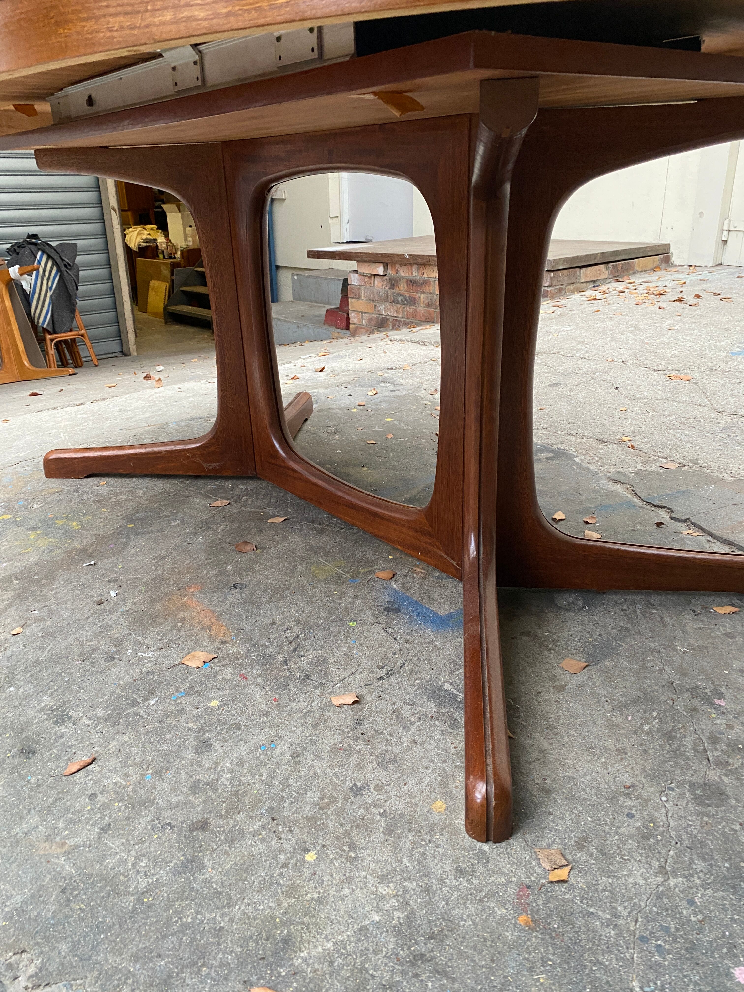 Baumann dining table