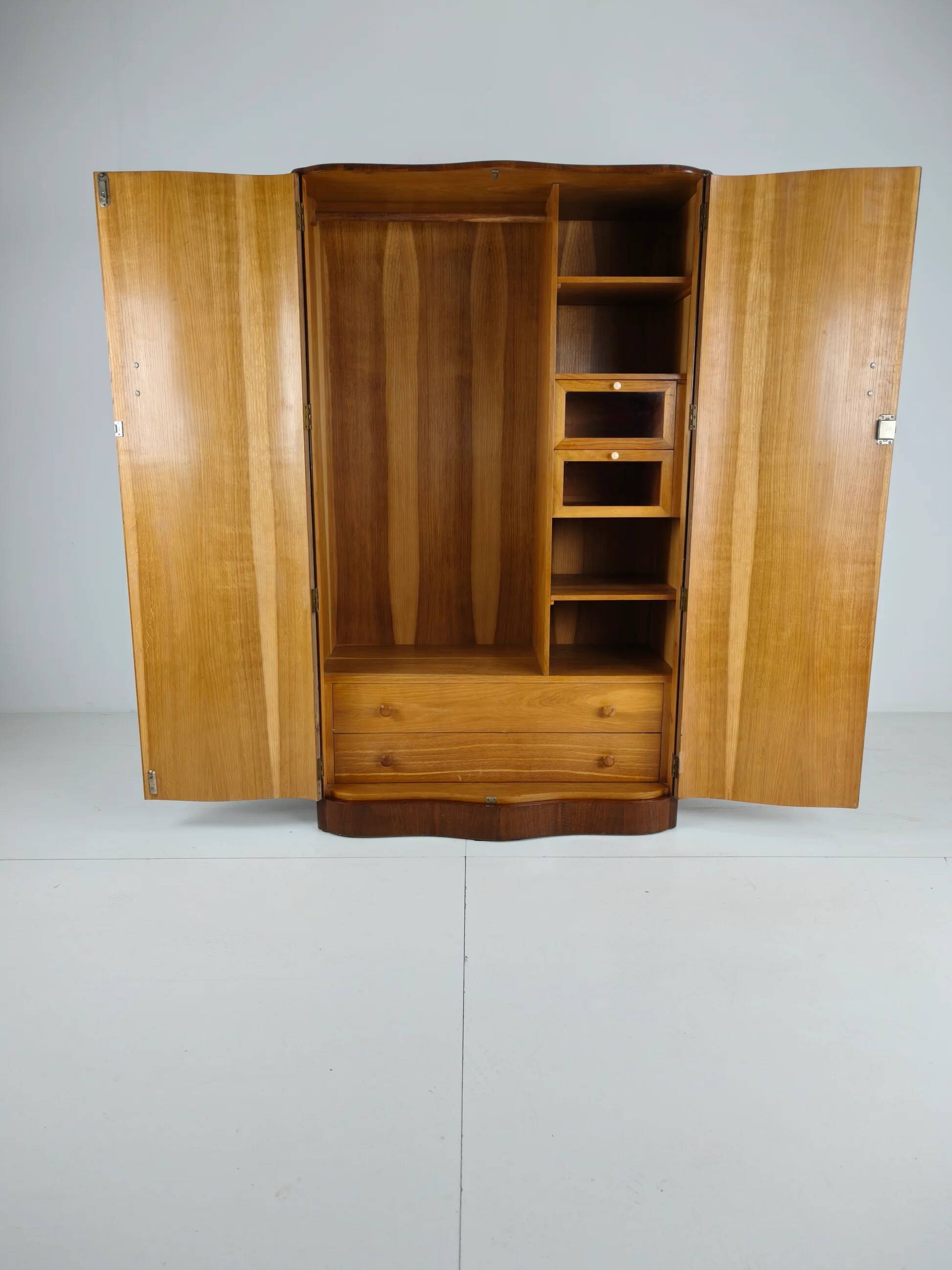 Superb English Art Deco wardrobe in burr walnut – 1930s